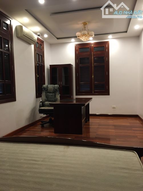 VIP !! Biệt thự Nguyễn Chánh 155mx4T oto hầm MT 9m vỉa hè VP trụ sở Cầu Giấy ở ngay - 1