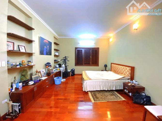 BIỆT THỰ VIP VƯỜN ĐÀO, VIEW VƯỜN HOA, FULL NỘI THẤT, HẦM ĐỂ ÔTÔ. 203m2 - MT13m Giá 86Tỷ. - 2