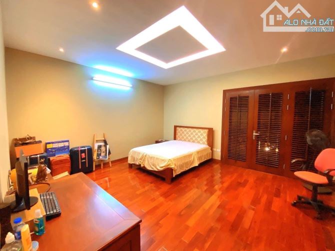 BIỆT THỰ VIP VƯỜN ĐÀO, VIEW VƯỜN HOA, FULL NỘI THẤT, HẦM ĐỂ ÔTÔ. 203m2 - MT13m Giá 86Tỷ. - 3
