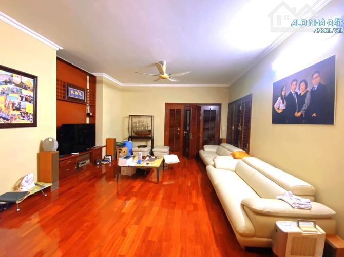 Bán Biệt Thự Vườn Đào, Tây Hồ, 200m2, 5 tầng, giá 86 tỷ