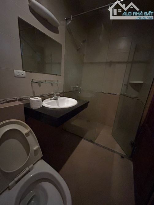 Cho thuê căn hộ chung cư tầng 5 thang máy phố Hoa Lư, Nguyễn Đình Chiểu, Vân Hồ. - 4