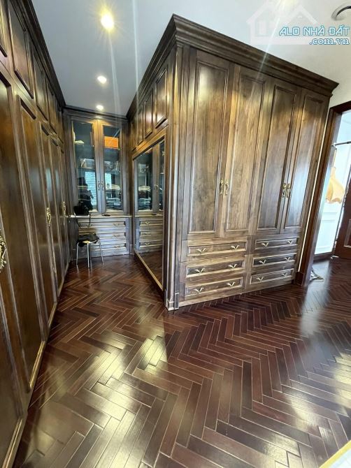 BÁN BIỆT THỰ CIPUTRA 305M2 - MẶT ĐƯỜNG CHÍNH KĐT - LÔ GÓC 3 THOÁNG ĐẸP VÔ CÙNG - 10