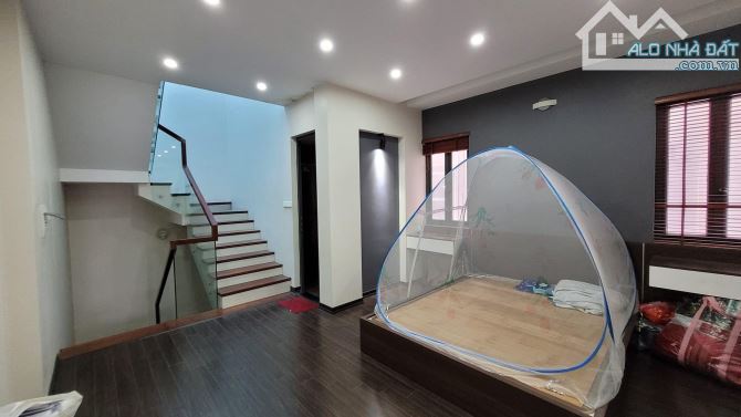 BÁN NHÀ THẠCH BÀN - Ô TÔ TRÁNH - KINH DOANH - DIỆN TÍCH 55 X 5 TẦNG, MT = HẬU 4.5 - 6