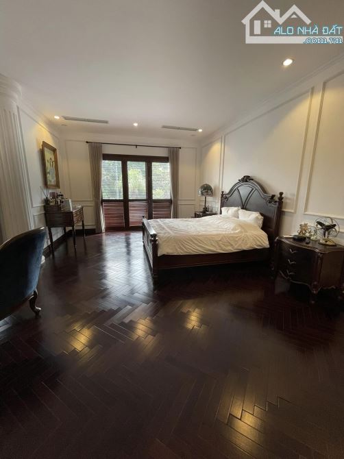 BÁN BIỆT THỰ CIPUTRA 305M2 - MẶT ĐƯỜNG CHÍNH KĐT - LÔ GÓC 3 THOÁNG ĐẸP VÔ CÙNG - 3