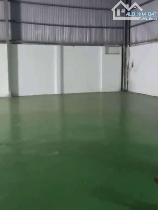 Cho thuê 400m2 nhà xưởng 200m2 sân bãi đã sơn epoxy - 3