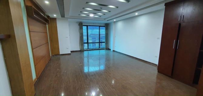 Tc 12 tỷ có Nhà Trần Quốc Hoàn, 60m2 5T  mặt 5m Phân lô, ô tô, an sinh, Kinh Doanh VP Đỉnh