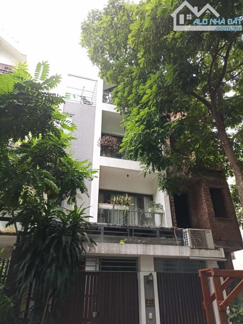 Bán gấp, biệt thự nhà vườn KĐT Việt Hưng, full nội thất, DT 120m2 x 5T, MT 6m, nhỉnh 18 tỷ