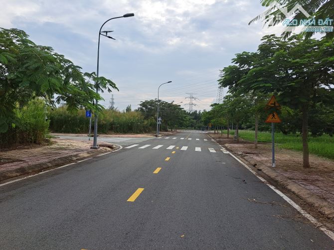 Đất biệt thự kdc Bộ Công An Phạm Hữu Lầu 65 tr/m2 sổ hồng, đường 16m - 3