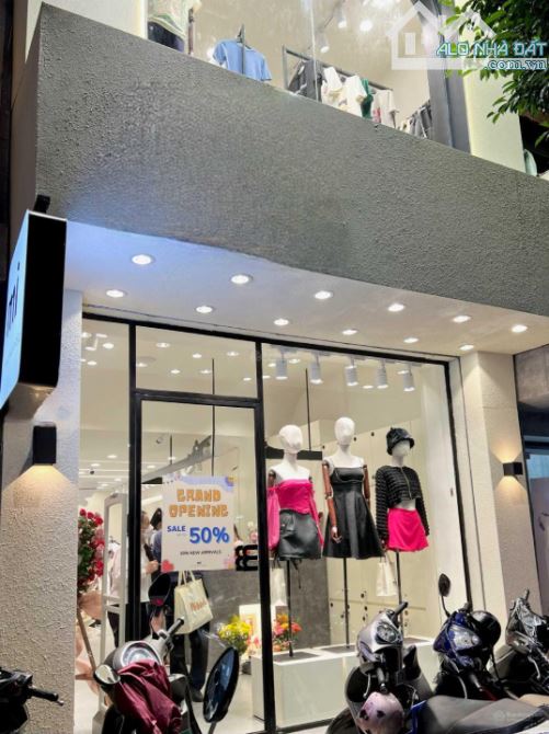 Rẻ 30 tỷ! Bán MT Đ. Nguyễn Trãi, phường Nguyễn Cư Trinh, Q1 - 4*16m- 4 Tầng