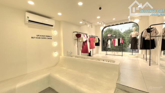Rẻ 30 tỷ! Bán MT Đ. Nguyễn Trãi, phường Nguyễn Cư Trinh, Q1 - 4*16m- 4 Tầng - 4