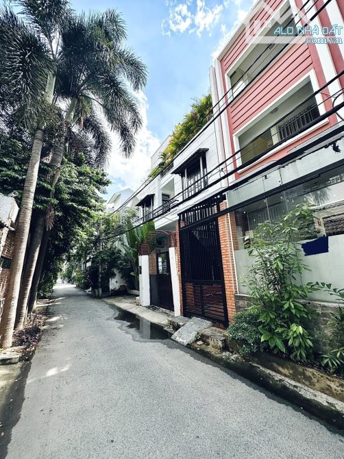 MT  P. Thảo Điền_ Thủ Đức, Lô góc _ DT 113m2, 6 tầng có thang máy, ngang 10.5m. Giá 23 tỷ - 9