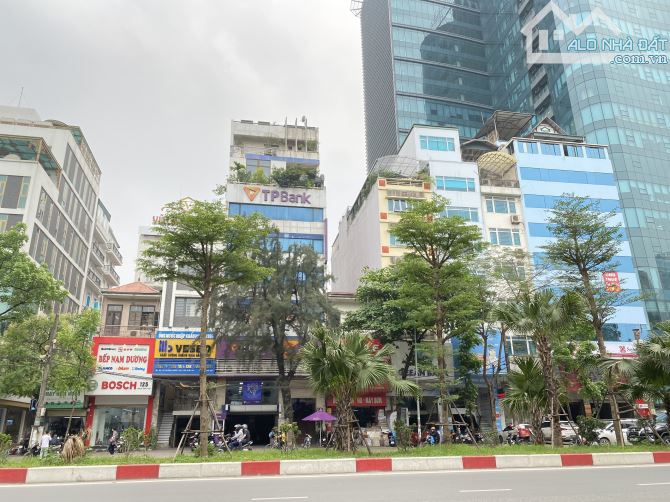 Cắt lỗ! Cần thanh khoản nhanh toà Building Hoàng Quốc Việt, 9 tầng, lô góc, đang vận hành.