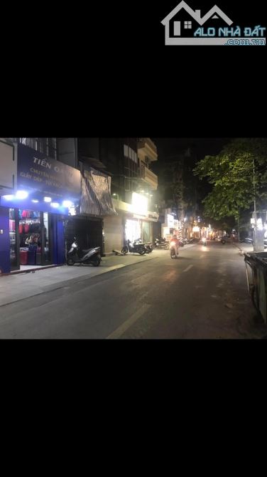 Bán Gấp Mặt Phố Đặng Văn Ngữ - Đống Đa. Lô Góc. 1 mặt phố 1 mặt ngõ. DT 80m2 Mặt tiền 5,2m