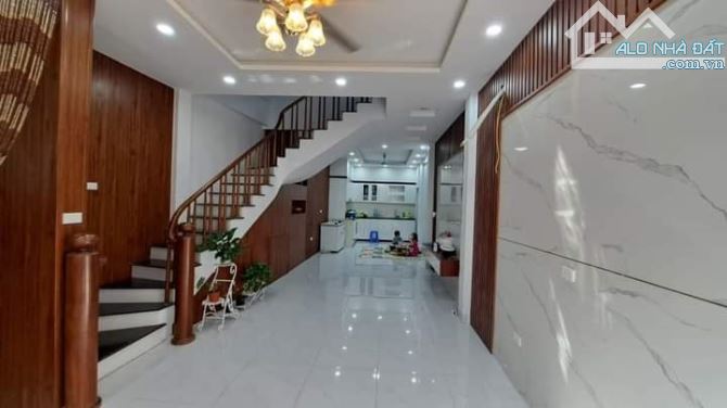 Bán nhà Phúc Lợi,Long Biên, ngõ thông, ô tô , nhà 4 tầng 60m2 nhỉnh 5 tỷ