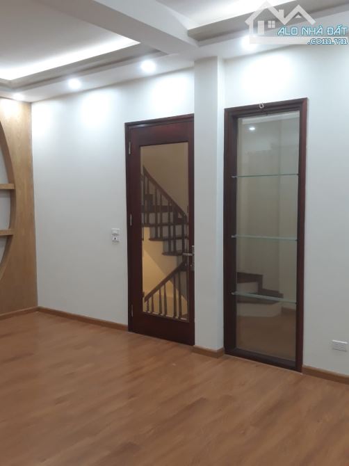 MẶT PHỐ Nguyễn Văn Linh 125m2, kinh doanh mạnh, vỉa hè rộng - 1
