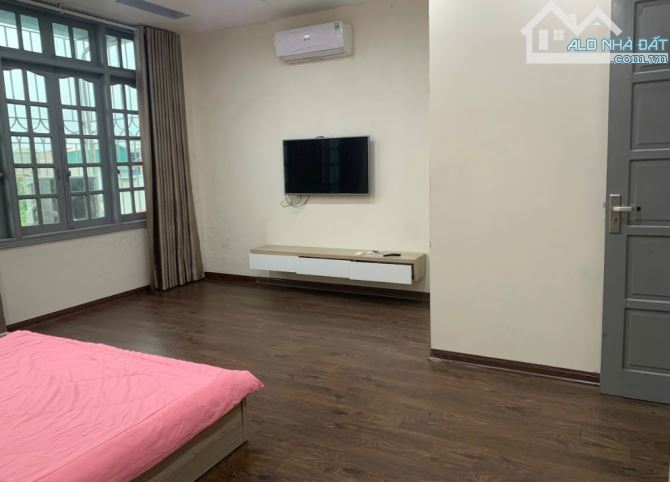 Cho Thuê CCMN Ngõ 28 Tứ Liên Tây Hồ 30m2 Studio Full Nội Thất Rất Gần Hồ Tây , Ban Công