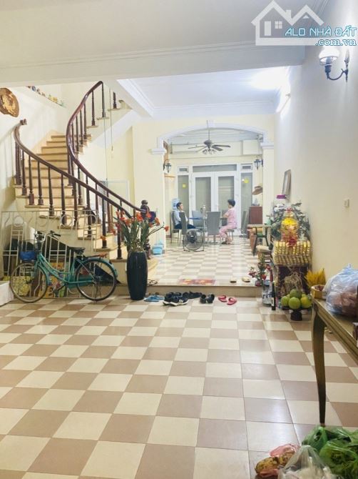 Tôi Cần Bán Gấp Nhà 2 Tầng Mặt Ngõ Ô Tô Bằng Liệt Hoàng Mai 80m2 MT 6m.