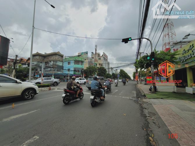 Nhà bán đường Đồng Khởi ngay ngã tư Đại Học Đồng Nai đang cho thuê thu nhập 500 triệu/năm