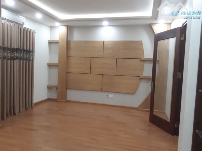 MẶT PHỐ Nguyễn Văn Linh 125m2, kinh doanh mạnh, vỉa hè rộng - 2