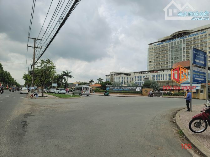 Nhà bán đường Đồng Khởi ngay ngã tư Đại Học Đồng Nai đang cho thuê thu nhập 500 triệu/năm - 1