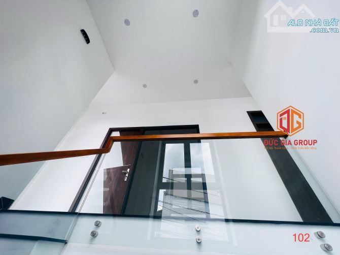 Nhà bán P.Trung Dũng ngay cổng 2 mới hoàn thiện 3,5 tỷ nhà lầu 2PN xe hơi qua lại thoáng - 1