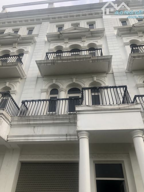 Cần Bán Căn Liền Kề Louis Đại Mỗ Nam Từ Liêm 100m2 5 Tầng.
