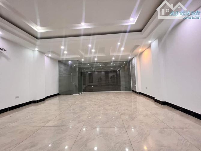 Bán nhà mặt phố Trần Đại Nghĩa 2 thoáng vĩnh viễn mặt tiền 6 m DT 135 m2 giá 42,8 tỷ