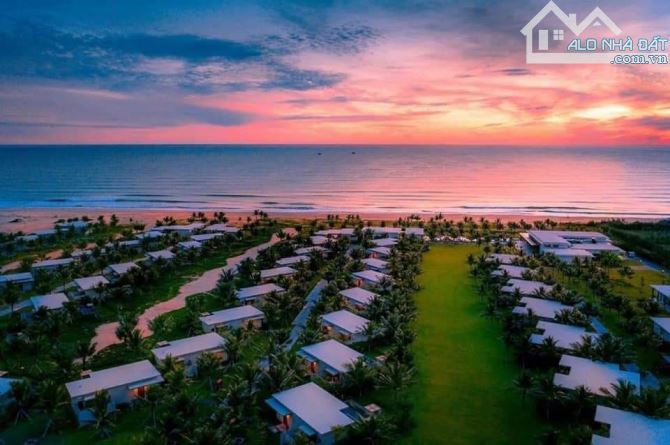 Bán căn biệt thự 2D-DP12, ngay sát biển dự án The Ocean Villas Quy Nhơn,3 ngủ, 312m2, giá - 1