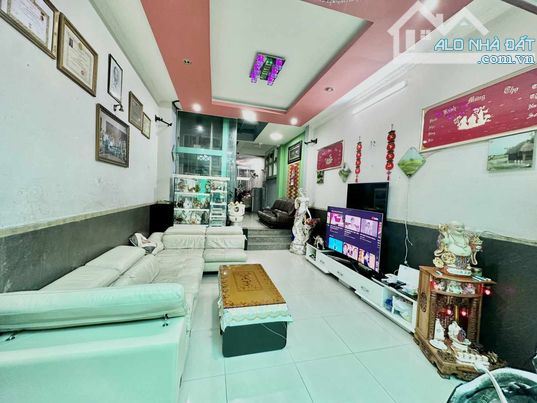 Thang máy, HXT, đường Phan Đình Phùng, Tân Phú, 80m2, 4 tầng, 4m x 20m, 4PN chỉ 9 tỷ 3.