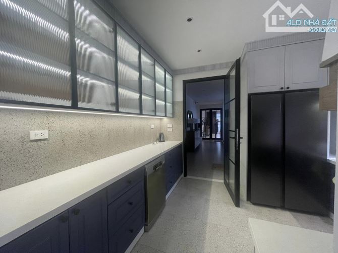 Bán nhà Mặt phố Hồng Tiến, Vỉa hè, Kinh Doanh, 102 m2, 5 tầng, thang máy, chỉ nhĩnh 23 tỷ. - 2