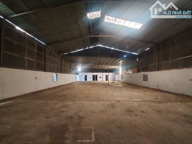 Cho thuê nhà xưởng 400m2 đường Vườn Lài phường An Phú Đông