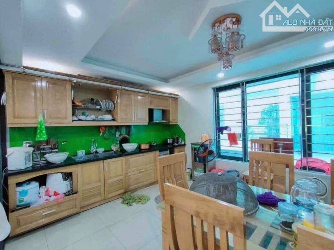 BÁN NHÀ BỒ ĐỀ DIỆN TÍCH TO MẶT TIỀN LỚN GIÁ ĐẦU TƯ NGÕ THÔNG Ô TÔ - 1