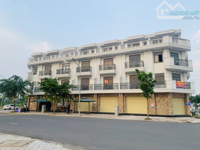 Cặp góc nhà thô 1 trệt 3 lầu, đẹp nhất khu dân cư Bửu Long 3; 242m2 giá tốt đầu tư lâu dài - 2