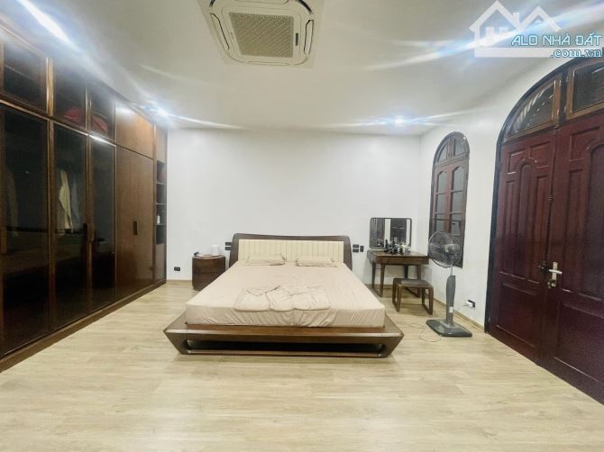 ⚜️ Biệt thự Mặt phố Nguyễn Khang, Cầu Giấy, 155m2 3T MT 9m, Giá chỉ 33.5 Tỷ ⚜️ - 2