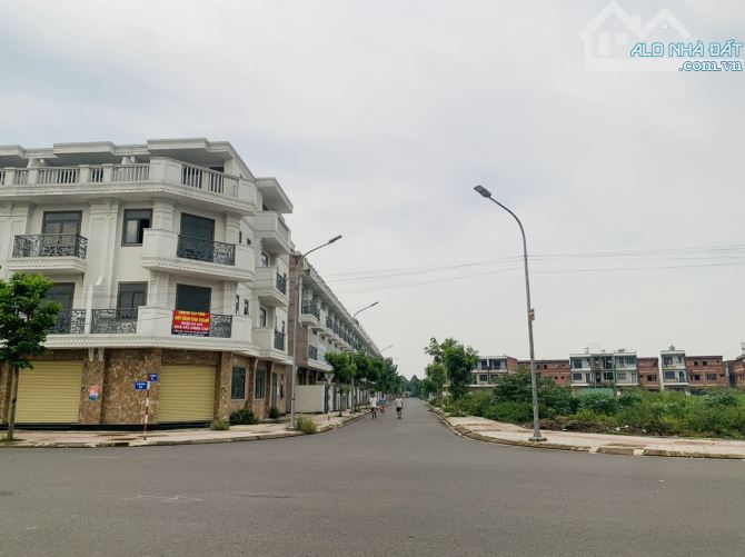 Cặp góc nhà thô 1 trệt 3 lầu, đẹp nhất khu dân cư Bửu Long 3; 242m2 giá tốt đầu tư lâu dài - 3