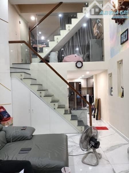 GIẢM 1 TỶ - NHÀ ĐƯỜNG HÙNG VƯƠNG QUẬN 10 - 3 TẦNG - HẺM XE HƠI RỘNG RÃI CHỈ 7.5 TỶ - 4