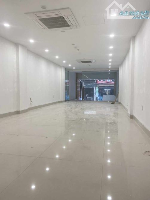 Cho thuê văn phòng 154 Nguyễn Ngọc Nại, Thanh Xuân, HN DTSD: 65m2.
