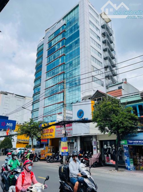 Bán toà nhà văn phòng đường Nguyễn Thị Minh Khai Quận 1 DT 25x37m gần DT 7.000m2 sàn