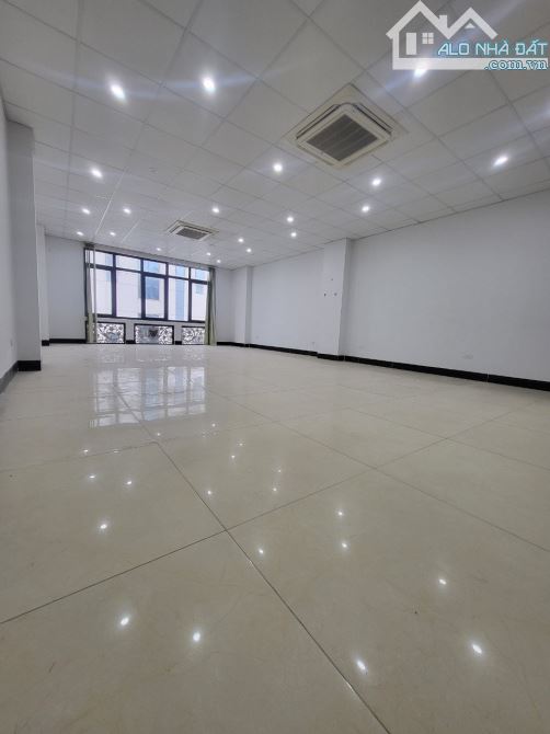 Cho thuê nhà riêng Trần Cung - Hoàng Quốc Việt 75m x 4T Ngõ ô tô đỗ cửa