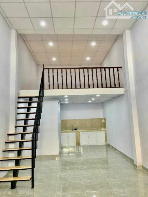 Bán nhà đường Nguyễn Xuân khoát, Tân Phú, 50m2, 2 tầng, 4m x 12,5m, chỉ 5 tỷ 55