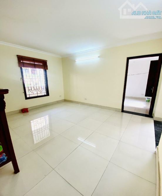 Bán Biệt Thự HX Làng Việt Kiều Châu Âu ,Mỗ Lao,HĐ ,Ô tô tránh Vỉa hè ,Cạnh hồ,80m 5 tầng - 3