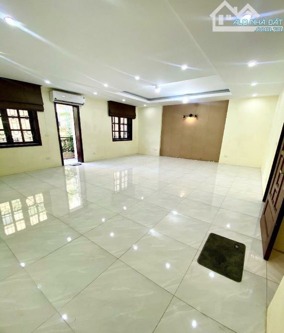 Bán Biệt Thự HX Làng Việt Kiều Châu Âu ,Mỗ Lao,HĐ ,Ô tô tránh Vỉa hè ,Cạnh hồ,80m 5 tầng - 9