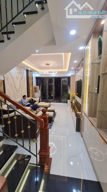 NHÀ ĐẸP HƠN KS 5 * HXH- NỘI THẤT CAO CẤP - 4 TẦNG- 60M2- NHỈNH 8 TỶ- NGUYỄN VĂN KHỐI - 1