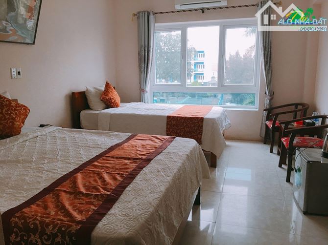 Cho thuê Khách Sạn 19 phòng mặt tiền Phan Văn Trị Cách Biển chỉ 50m.
