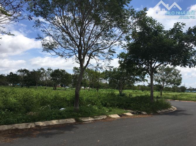 Cần bán đất biệt thự vườn 200m2 giá siêu rẻ chỉ 3,5 tỷ, cách TTTM Aeon Long An 500m - 1