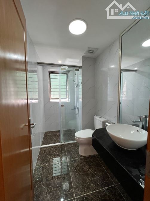 Do không sử dụng nên cần cho thuê lại căn hộ 3 ngủ 135m tòa N03T6 NGĐ chỉ 16 tr - 3