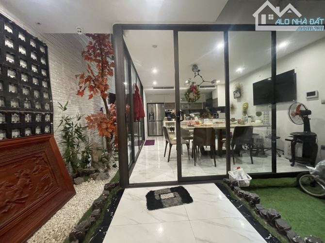 BÁN NHÀ BỒ ĐỀ, LONG BIÊN 90M,7 TẦNG, MT 5.2M, GARA, THANG MÁY, DÒNG TIỀN, GẦN HỒ.