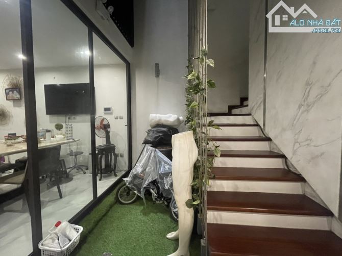 BÁN NHÀ BỒ ĐỀ, LONG BIÊN 90M,7 TẦNG, MT 5.2M, GARA, THANG MÁY, DÒNG TIỀN, GẦN HỒ. - 2