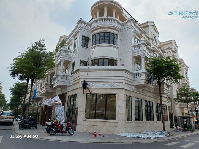 Biệt Thự Góc💦Cityland Park Hills P10💦11X20M Hầm 5 Lầu.Thang Máy💦