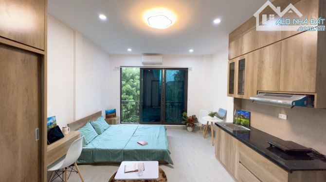 Cho Thuê CCMN Mặt Phố Trung Kính Cầu Giấy 30m2 Studio Full Nội Thất Thang Máy, Ban Công